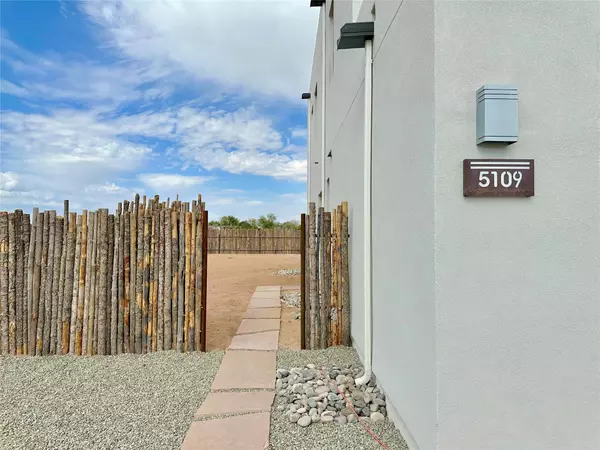 Santa Fe, NM 87507,5109 Traditions PL