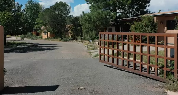 102 Camino Santiago, Santa Fe, NM 87501