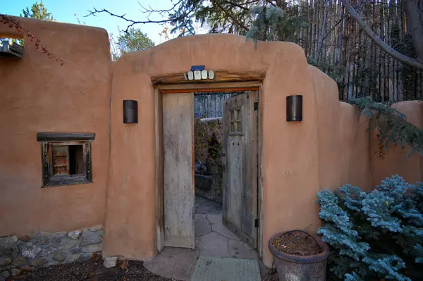 Santa Fe, NM 87505,509 Johnson LN