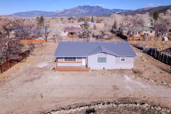 527 Camino Cortez, Taos, NM 87571