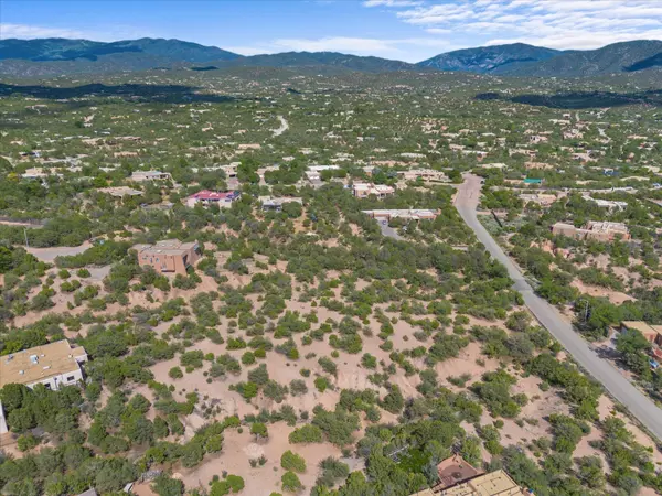 Santa Fe, NM 87501,309 Los Arboles