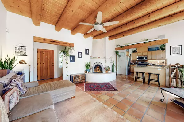 3239 La Paz LN, Santa Fe, NM 87507