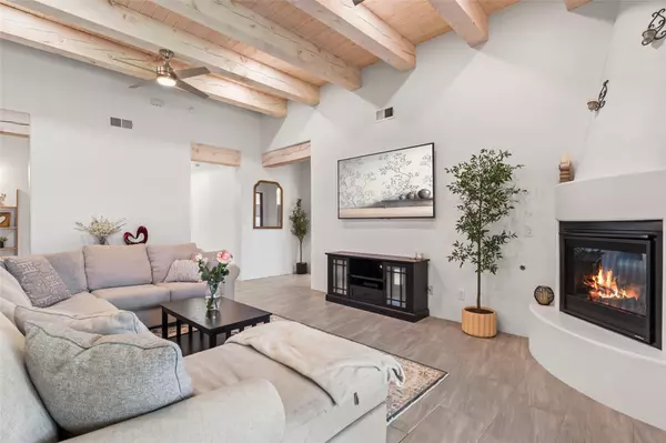 Santa Fe, NM 87508,35 La Pradera