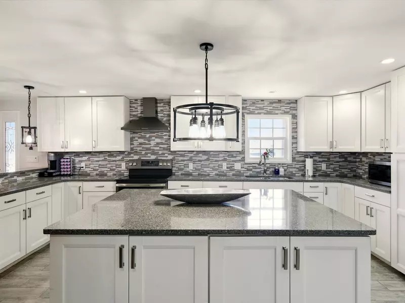 35 Walnut TRL, Velarde, NM 87582
