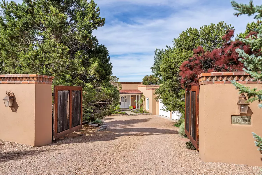 1057 Sierra Del Norte, Santa Fe, NM 87501