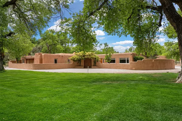 Corrales, NM 87408,384 Chaparral LN