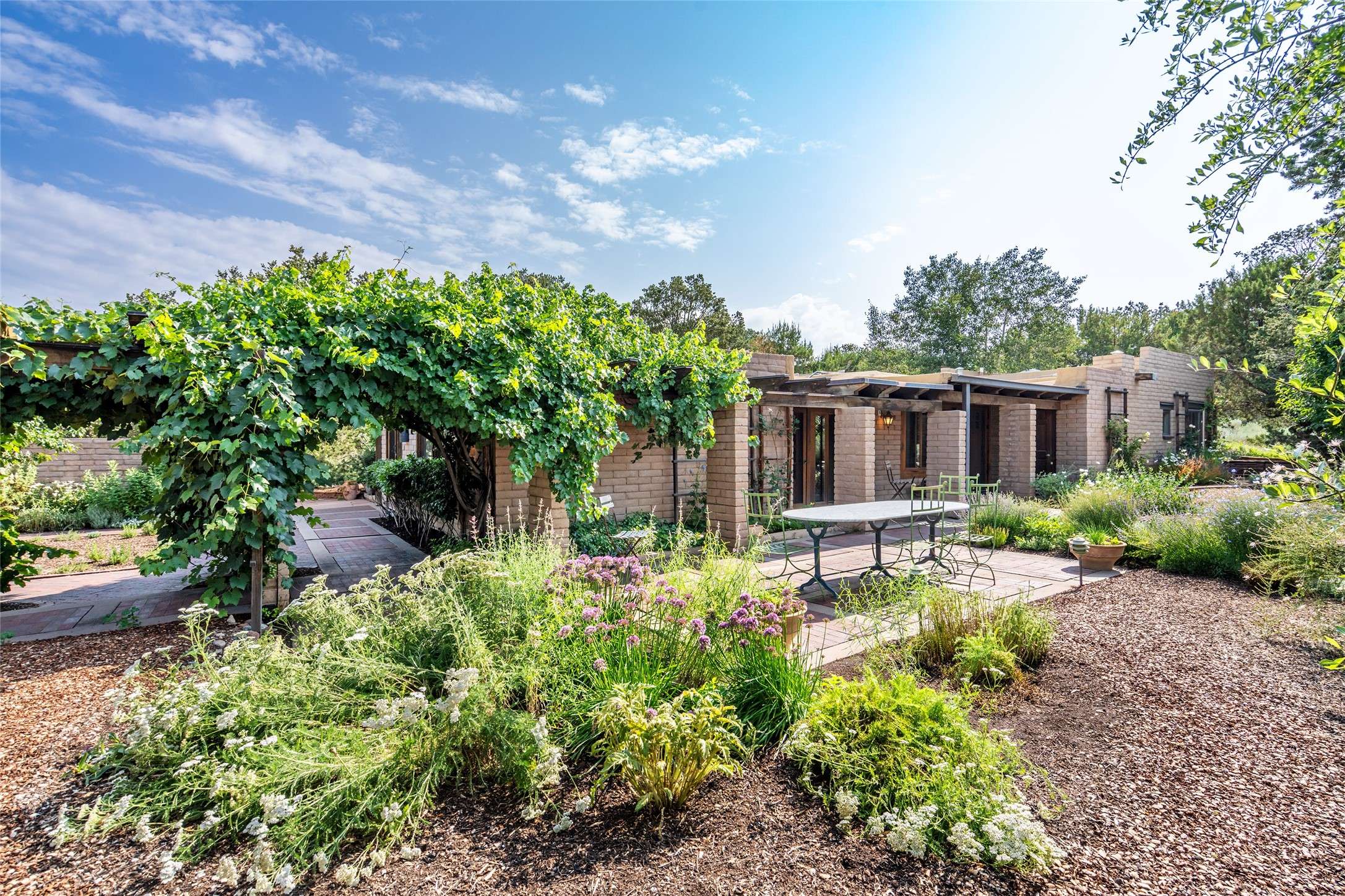 105 Calle Golondrina, Santa Fe, NM 87505