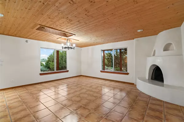 46 Estambre Road, Santa Fe, NM 87508