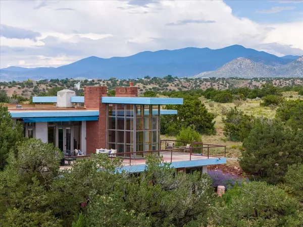 32 Hondo Ridge RD, Santa Fe, NM 87508