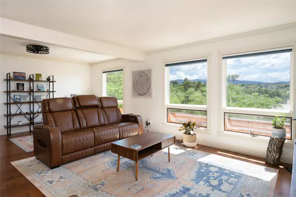 Santa Fe, NM 87507,3010 Plaza Blanca