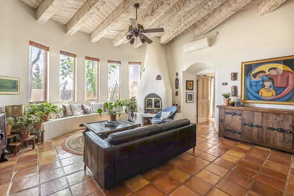 33 Moya Loop, Santa Fe, NM 87508
