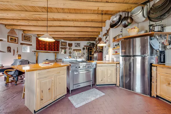 Santa Fe, NM 87505,7675-C Old Santa Fe