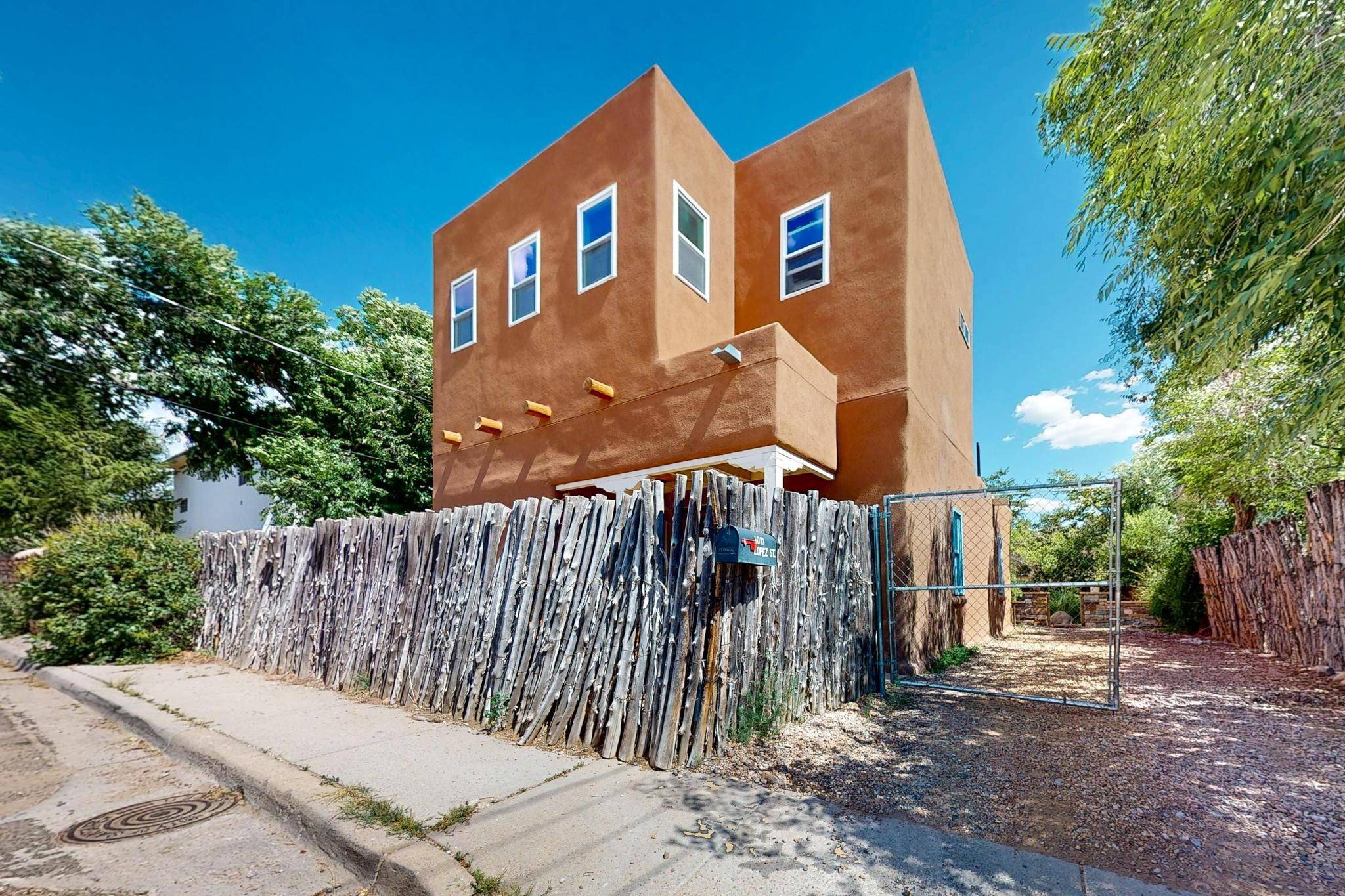 1010 Lopez ST, Santa Fe, NM 87501