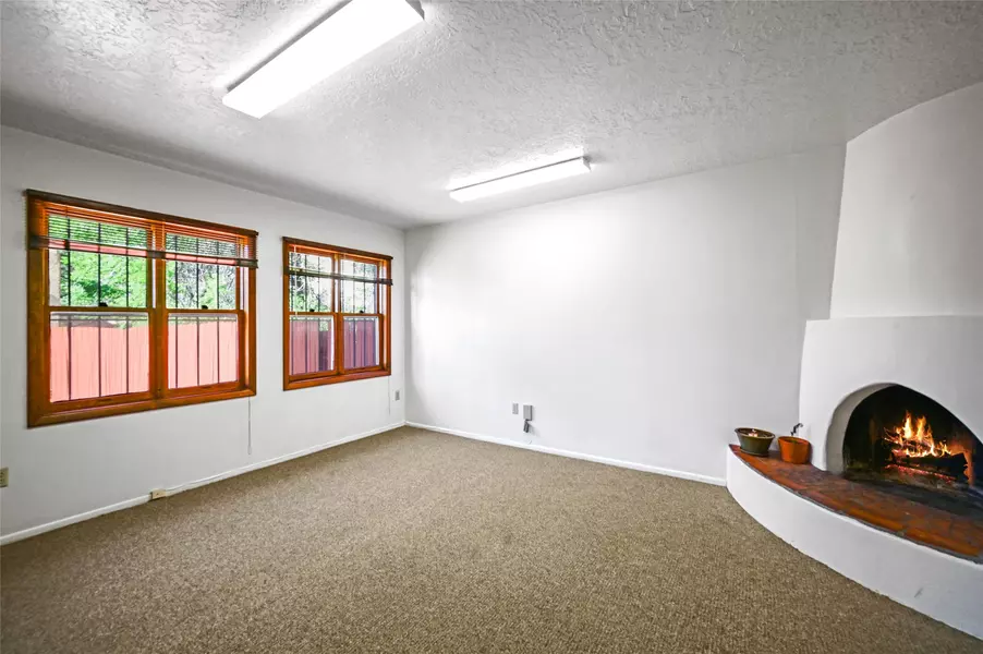 1464 S St Francis, Santa Fe, NM 87505