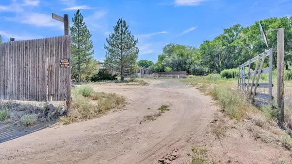 Espanola, NM 87532,74 Co Rd 11 RD