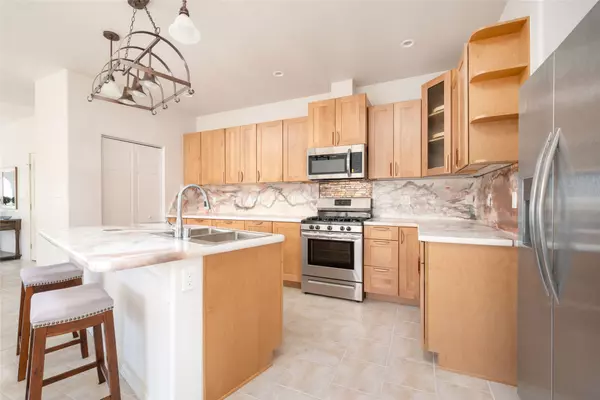 Santa Fe, NM 87507,993 Calle Katarina