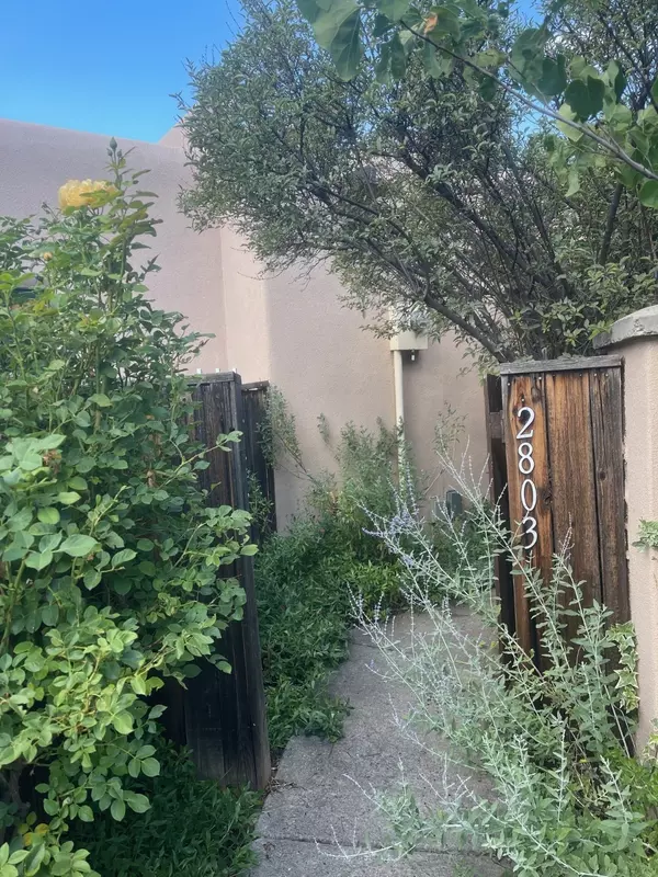 Santa Fe, NM 87507,2803 Plaza Amarilla