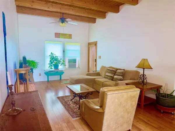 1084 Avenida Linda, Santa Fe, NM 87507