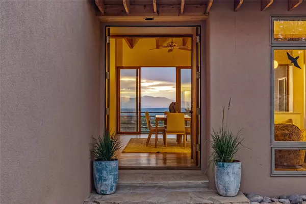 104 Cloudstone DR, Santa Fe, NM 87505