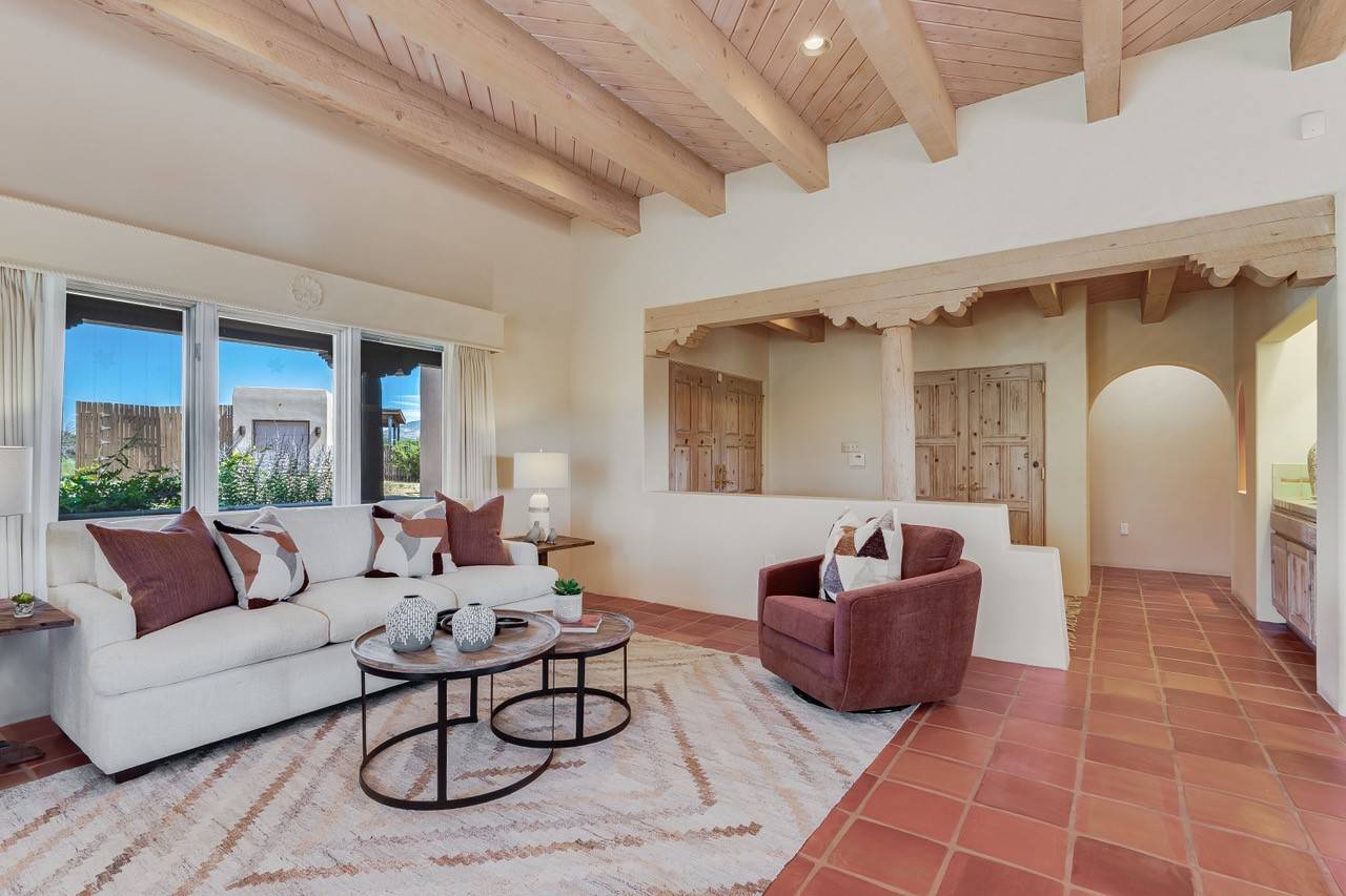 Santa Fe, NM 87508,19 N Hijo de Dios