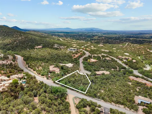 1053 Sierra Del Norte, Santa Fe, NM 87501
