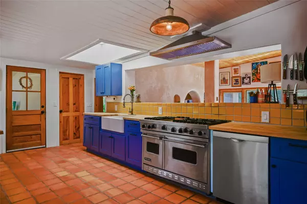 Ojo Sarco, NM 87521,385 CR 73