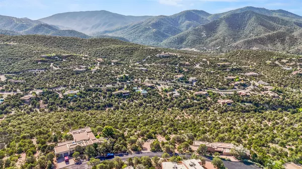 830 Vista Canada LN, Santa Fe, NM 87501