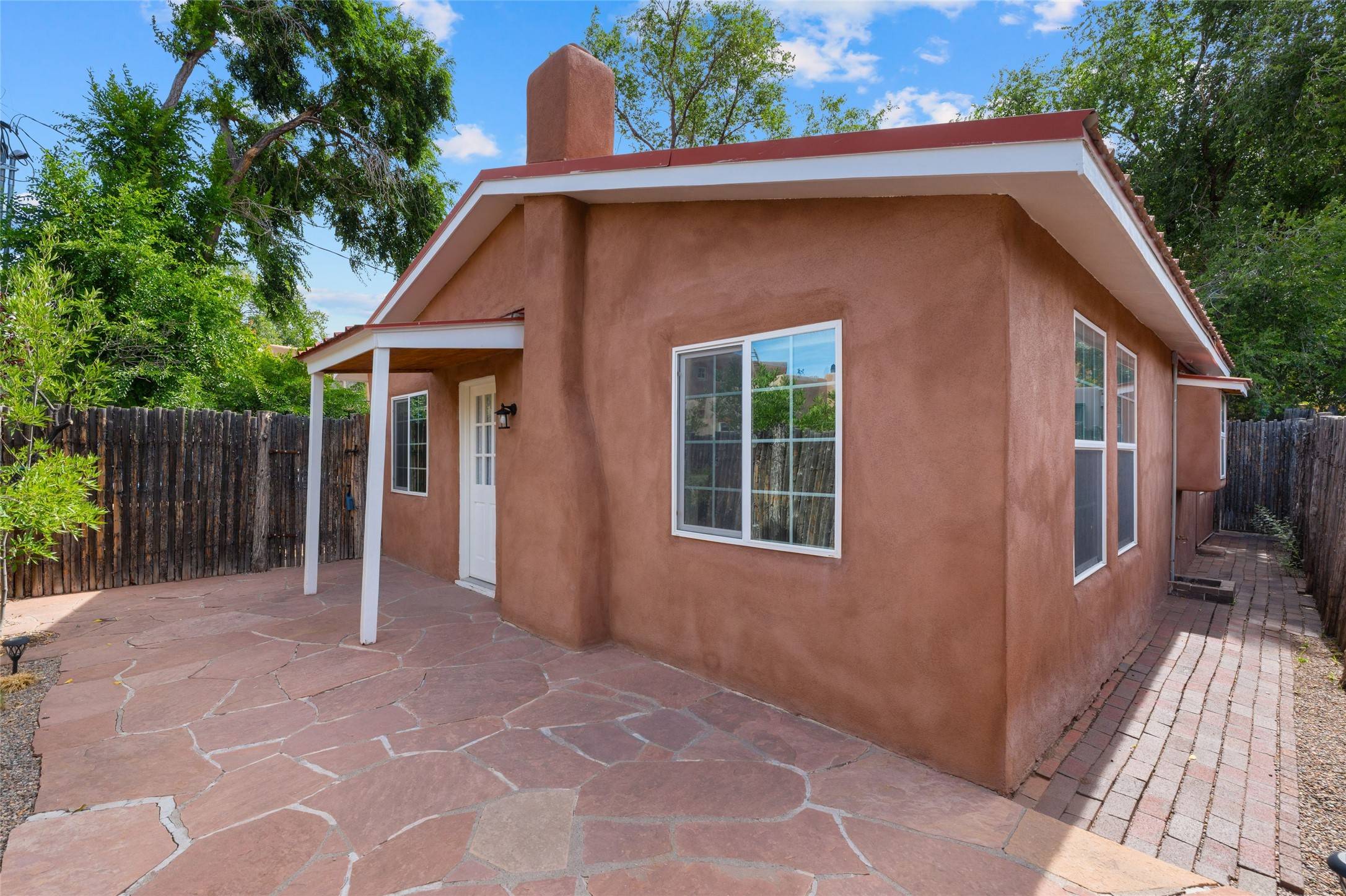 563 Del Norte LN, Santa Fe, NM 87501