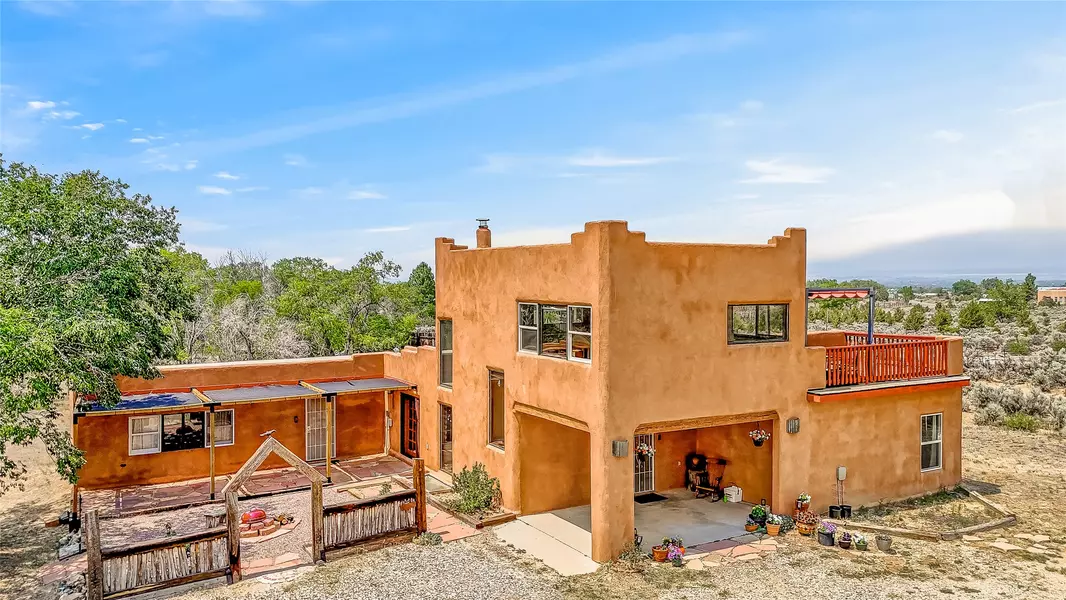 176 Maestas RD, Ranchos De Taos, NM 87557