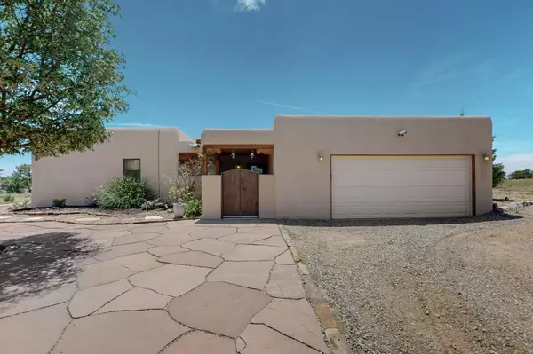 14 Estacada RD, Santa Fe, NM 87508