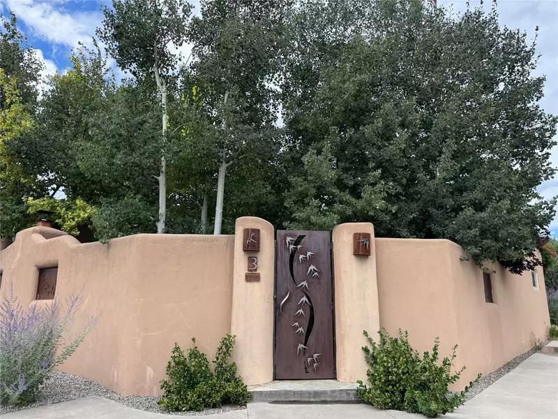 3 Craftsman RD, Santa Fe, NM 87508