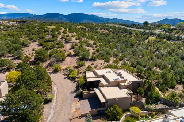 306 Callecita PL, Santa Fe, NM 87501