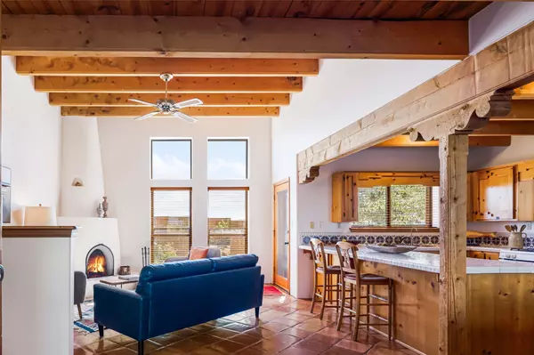 23 Camerada RD, Santa Fe, NM 87508