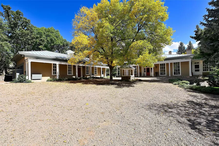 24 Sendero Del Oso, Santa Fe, NM 87506