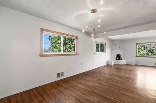 Santa Fe, NM 87505,2116 Conejo DR