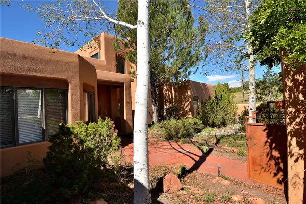 Santa Fe, NM 87506,1320 Vista Morada