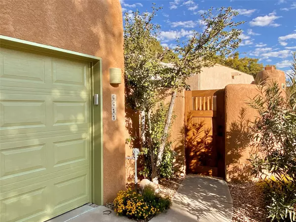 Los Ranchos, NM 87107,6611 Las Casitas CT NW