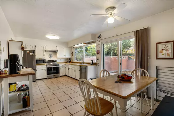 Santa Fe, NM 87505,2211 Portavela ST