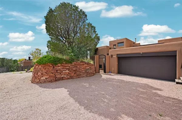 794 Calle Altamira, Santa Fe, NM 87501
