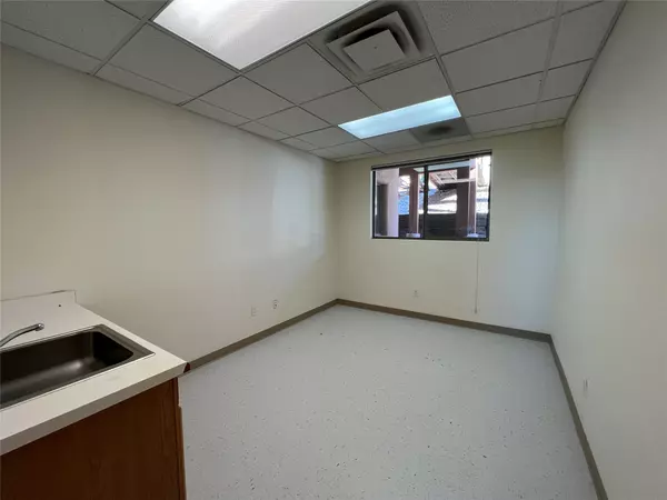 Santa Fe, NM 87505,2213 Brothers RD #700