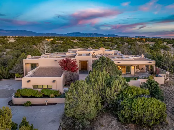 24 E Golden Eagle, Santa Fe, NM 87506