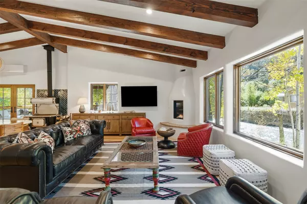 14 Ledge RD, Pecos, NM 87552