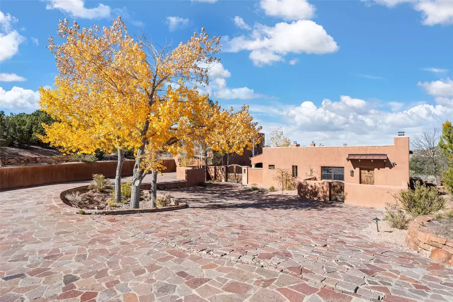 11 Lavadero RD, Santa Fe, NM 87506