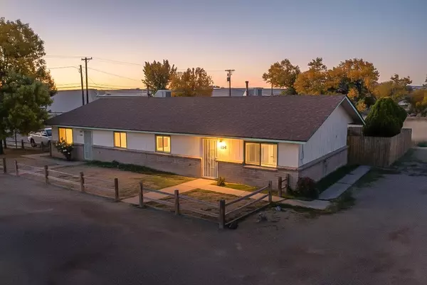 102-104 Nathan CT, Los Lunas, NM 87031