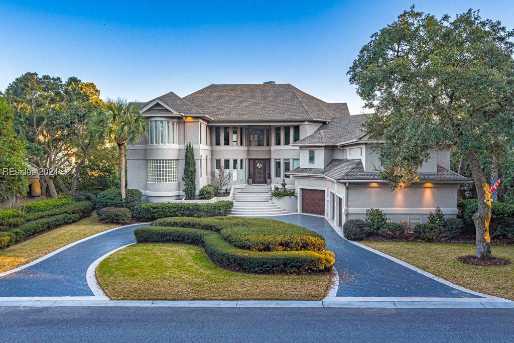 32 Ribaut DR, Hilton Head Island, SC 29926