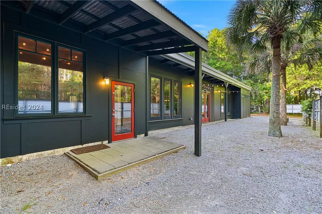 Saint Helena Island, SC 29920,6 Avenue Of Oaks