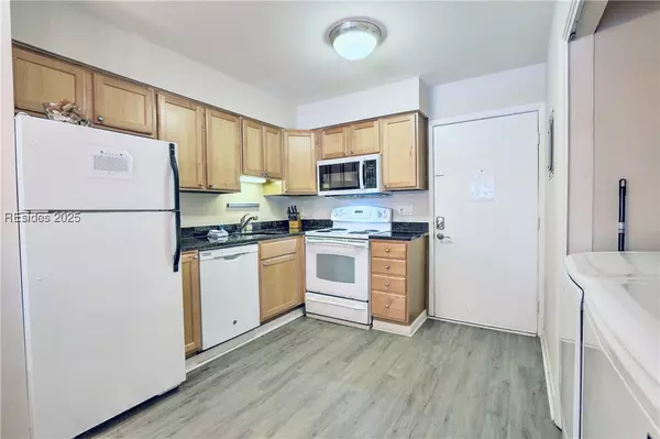 Hilton Head Island, SC 29928,45 Folly Field RD #3L