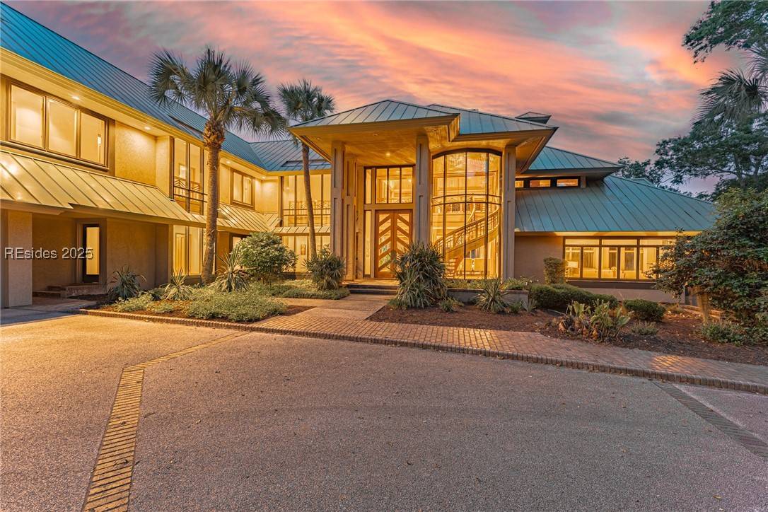16 Oyster Shell LN, Hilton Head Island, SC 29926