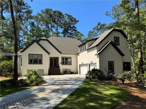 6 Linden PL, Hilton Head Island, SC 29926