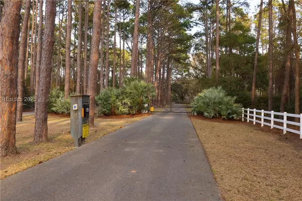 Saint Helena Island, SC 29920,16 Vista BLVD W